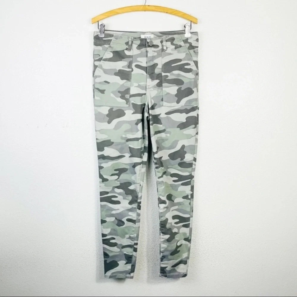 Brandy Melville‎ Jolt Camo High Waist Jeans Size 29